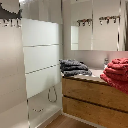 60 M2 - 6 People, 3-min Walk To Azur