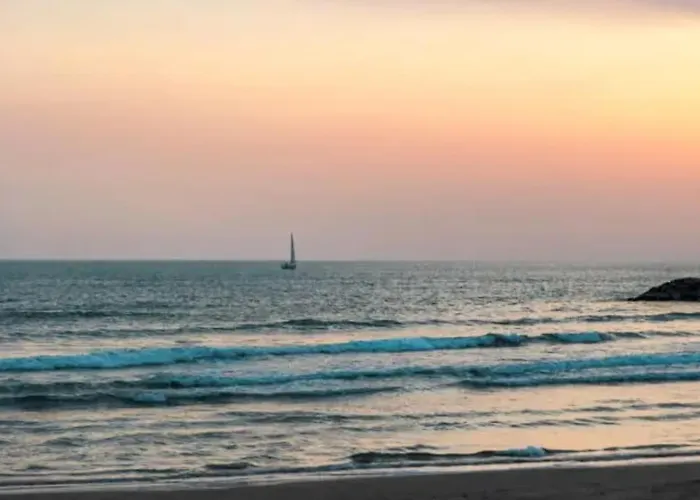 60 M2 - 6 People, 3-min Walk To Azur